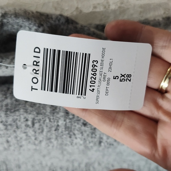 Torrid Super Soft Plush Lace sleeve Hoodie Size 5, 28 - Picture 6 of 6